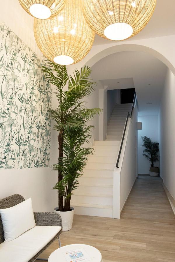 Urban Suites Sitges Apartments מראה חיצוני תמונה