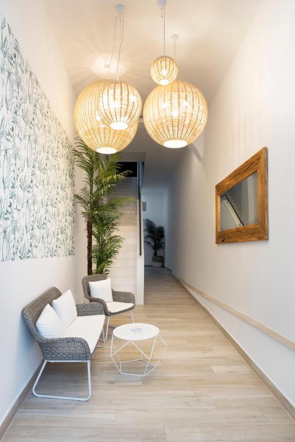 Urban Suites Sitges Apartments מראה חיצוני תמונה